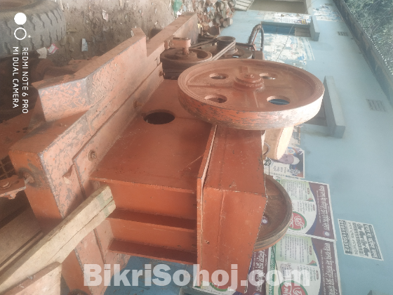 ইট ভাঙ্গার মেশিন